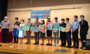 Dr Jane Chan, HKCMA President (third left), Dr Chu Wai Sing, HKCMA Council members (first left), and Dr Bernard Kong (first right) at the Eastern District Elderly Vaccination Day, promoting vaccination in the elderly.