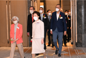 由香港中華醫學會會長陳真光醫生率領一眾嘉賓入場